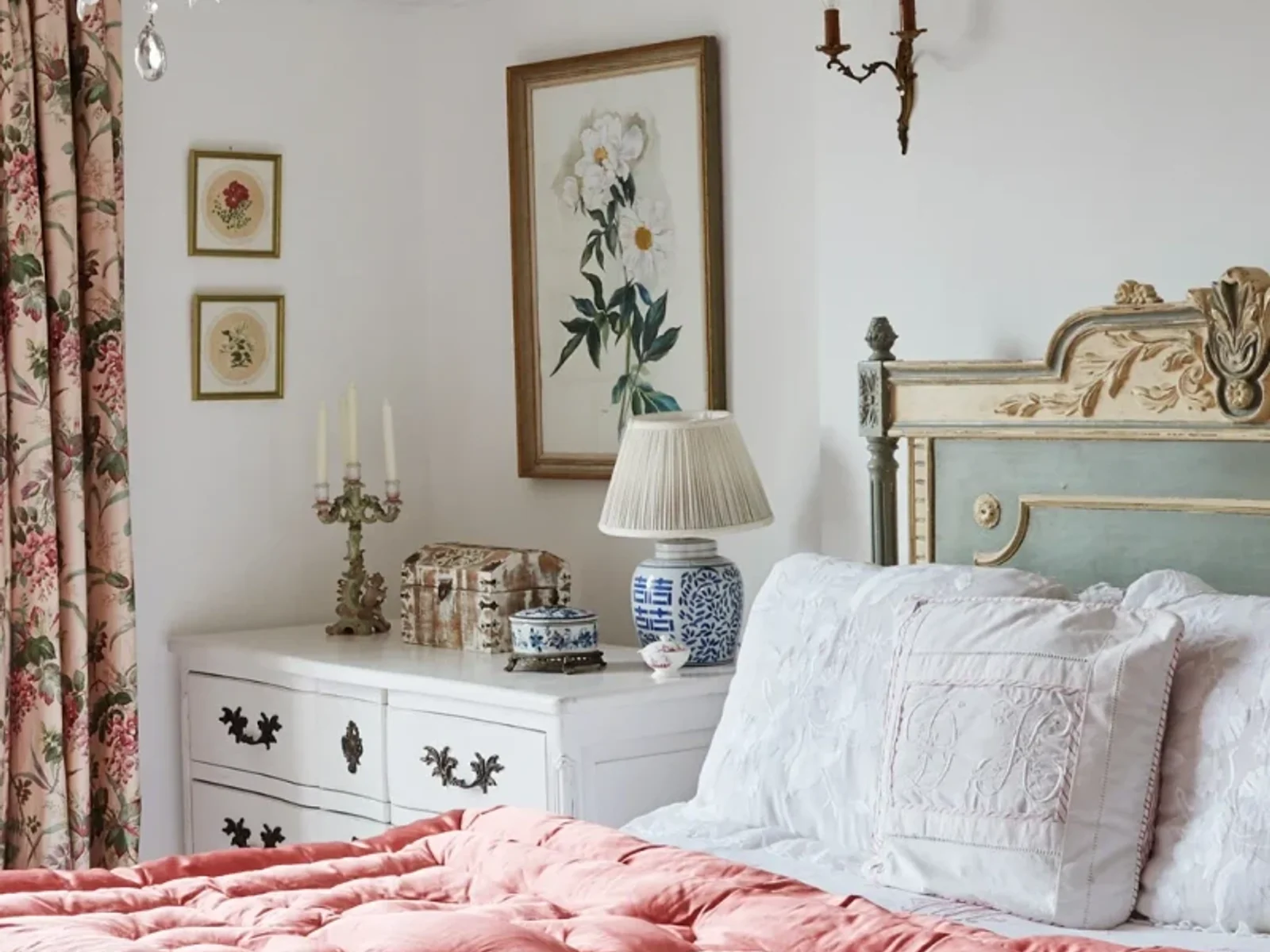 Poor room photo cropped tightly around the bed with limited room context